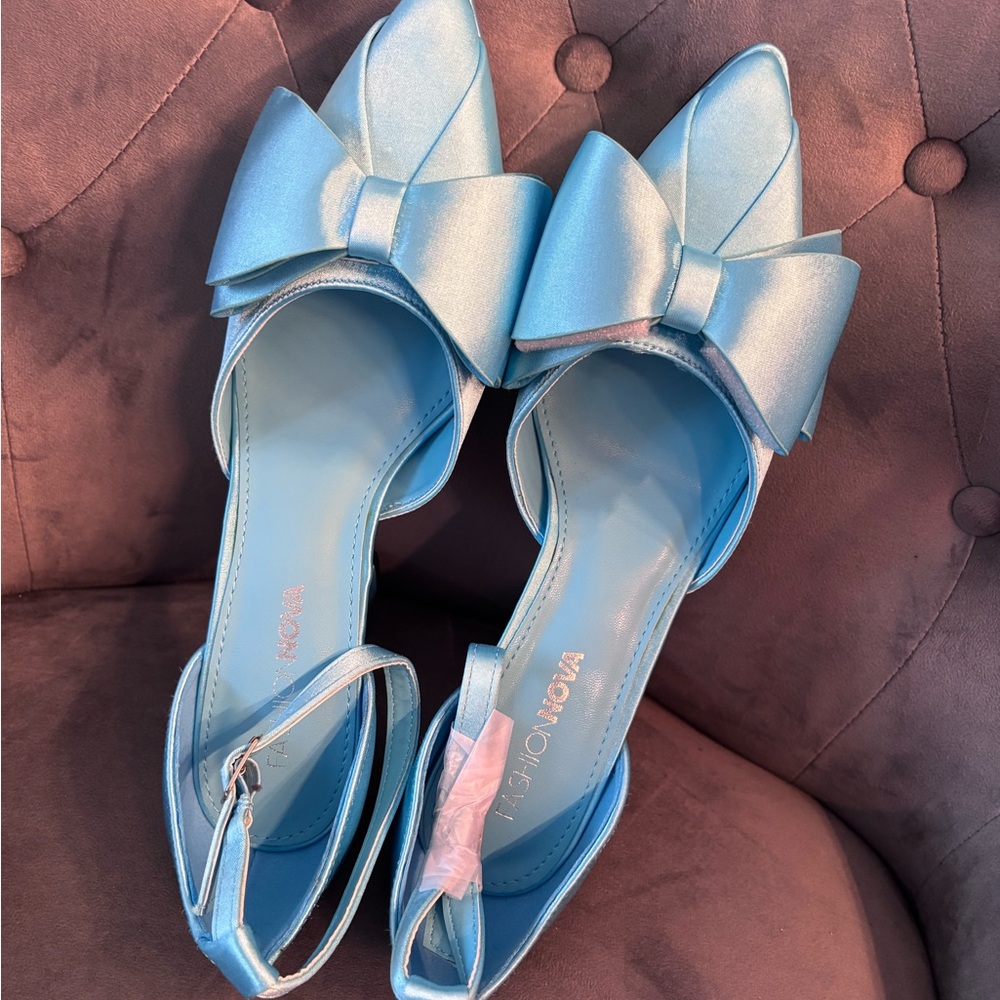 Fashion Nova Blue Bow Heels